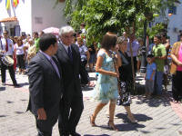 En el centro, Don José Miguel Pérez, Presidente del Cabildo de Gran Canaria y Doña Guacimara Medina, Alcaldesa de Artenara