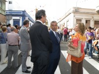 Mirando de frente, el Excmo. Sr. Don Paulino Rivero Baute, Presidente del Gobierno de Canarias