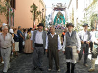 De izqda. a dcha, D. Fernando Bañolas (Alcalde de Santa María de Guía), D. Paulino Rivero (Presidente del Gobierno de Canarias) y D. Teodoro Sosa (Alcalde de Gáldar)