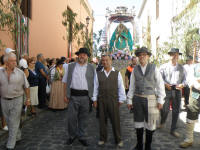 De izqda. a dcha, D. Fernando Baolas (Alcalde de Santa Mara de Gua), D. Paulino Rivero (Presidente del Gobierno de Canarias) y D. Teodoro Sosa (Alcalde de Gldar)